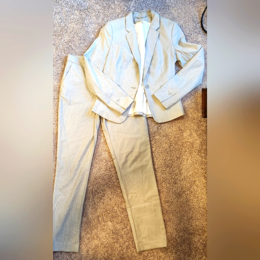 Size 4 H&M Women's Suit